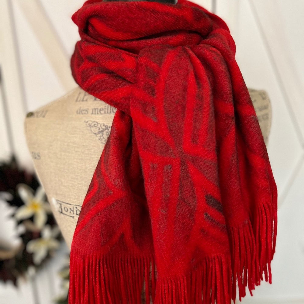 Scarf, red with Polynesian/samoan design